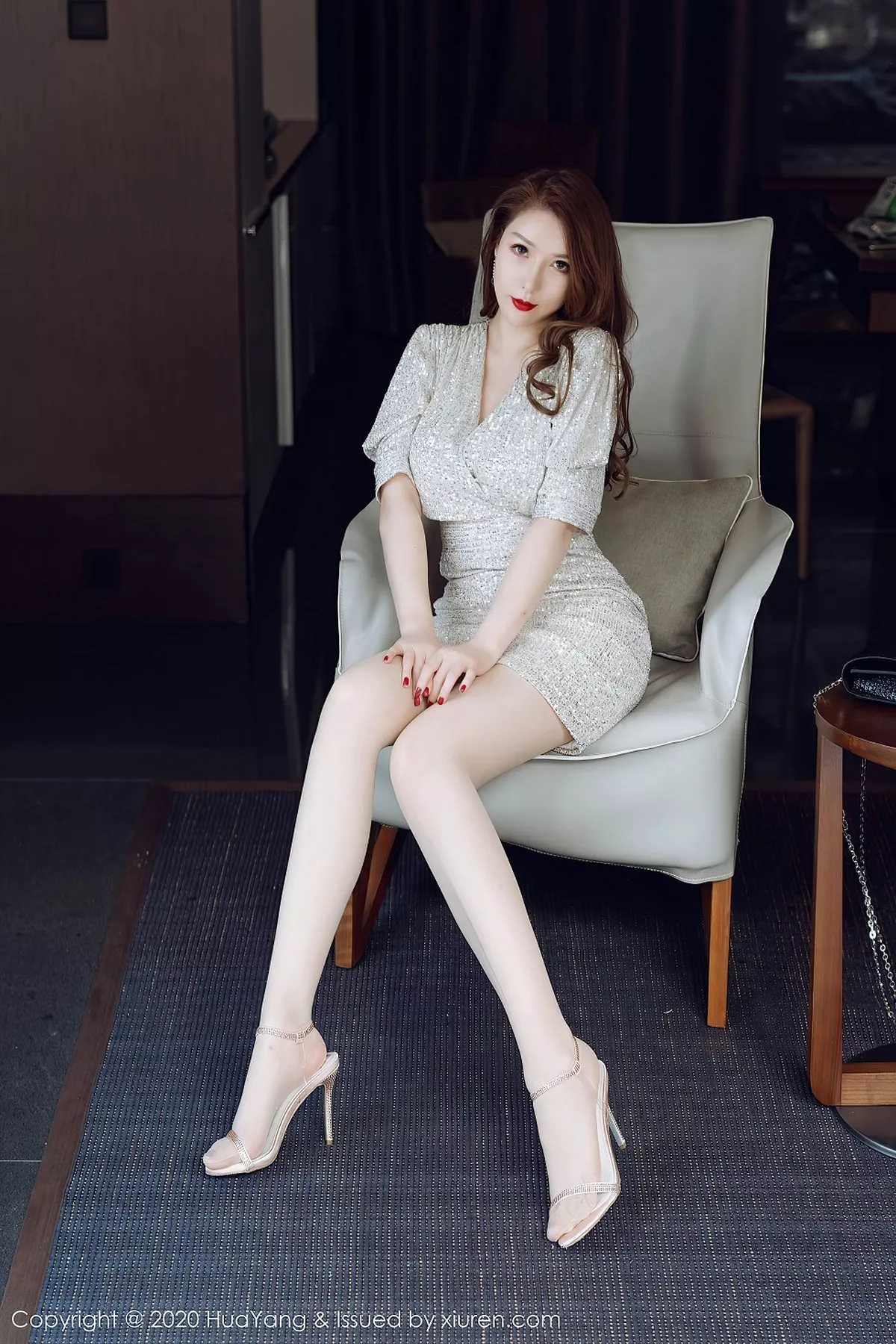 HuaYang 花漾show Vol.283 丰腴身姿 尤妮丝 典雅礼裙