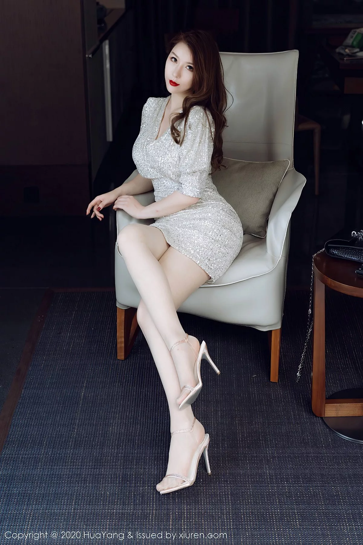 HuaYang 花漾show Vol.283 丰腴身姿 尤妮丝 典雅礼裙
