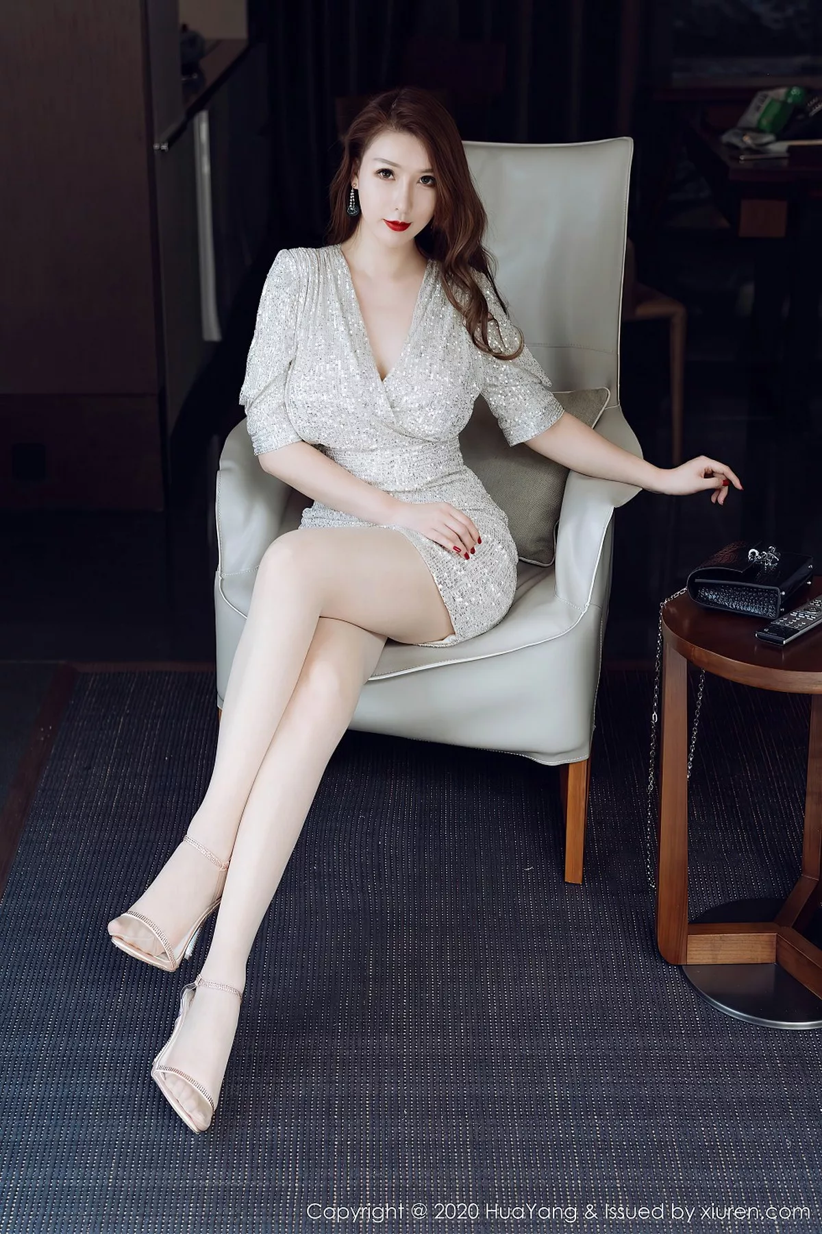HuaYang 花漾show Vol.283 丰腴身姿 尤妮丝 典雅礼裙