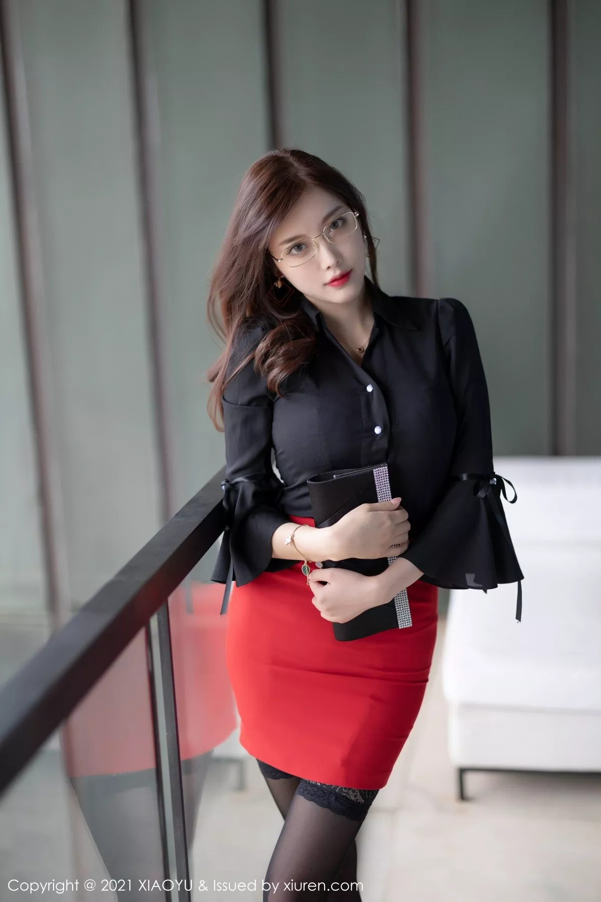 XIAOYU  语画界 Vol.523 秘书眼镜OL 杨晨晨sugar 蕾丝吊袜青岛旅...