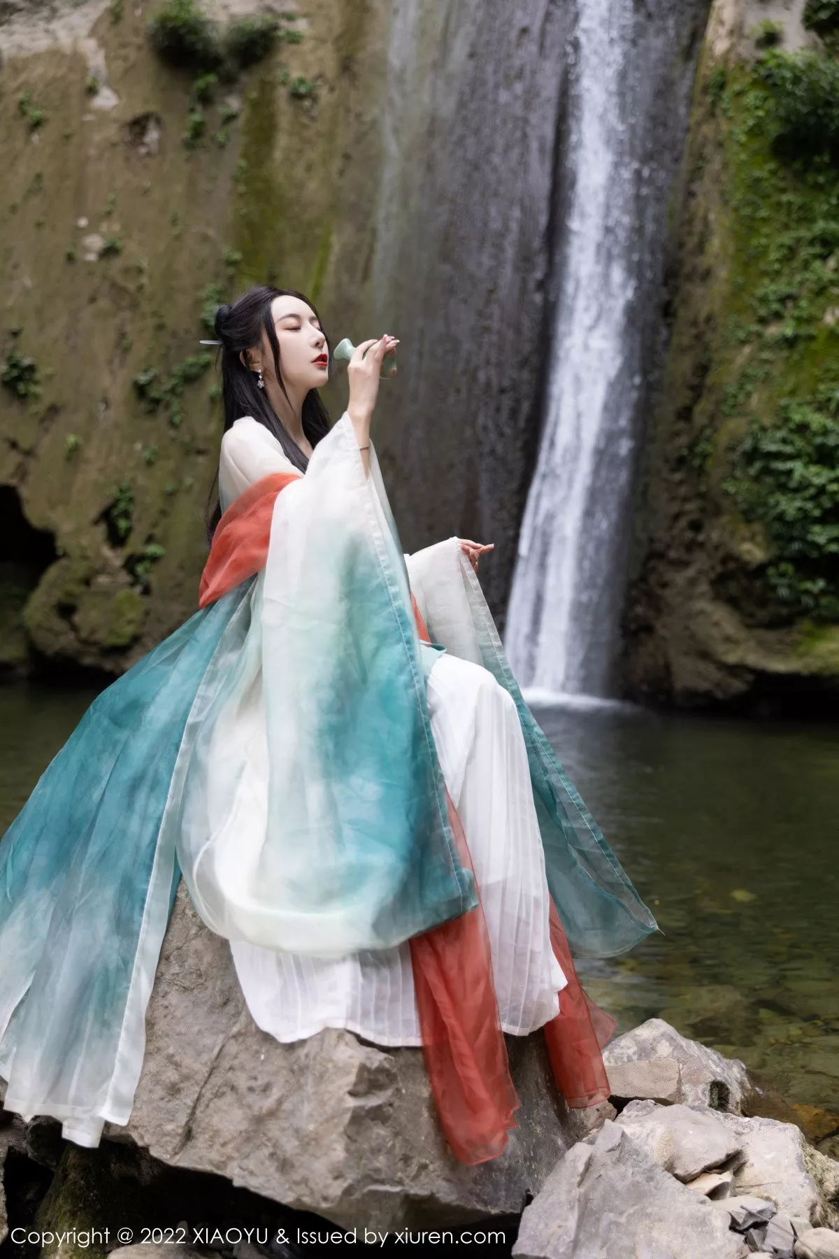 XIAOYU  语画界 Vol.889  王馨瑶yanni 浅色古装户外场景杭州旅拍写真11