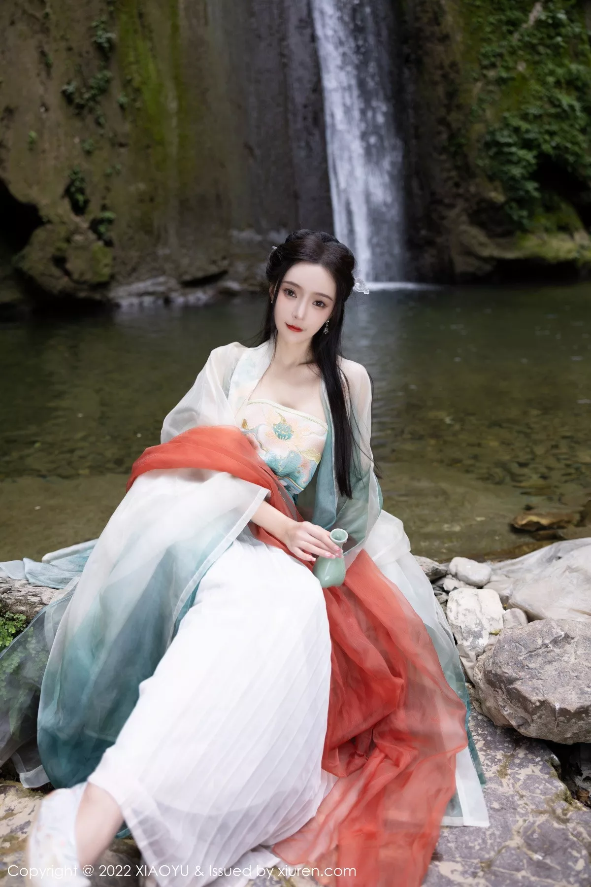 XIAOYU  语画界 Vol.889  王馨瑶yanni 浅色古装户外场景杭州旅拍写真11