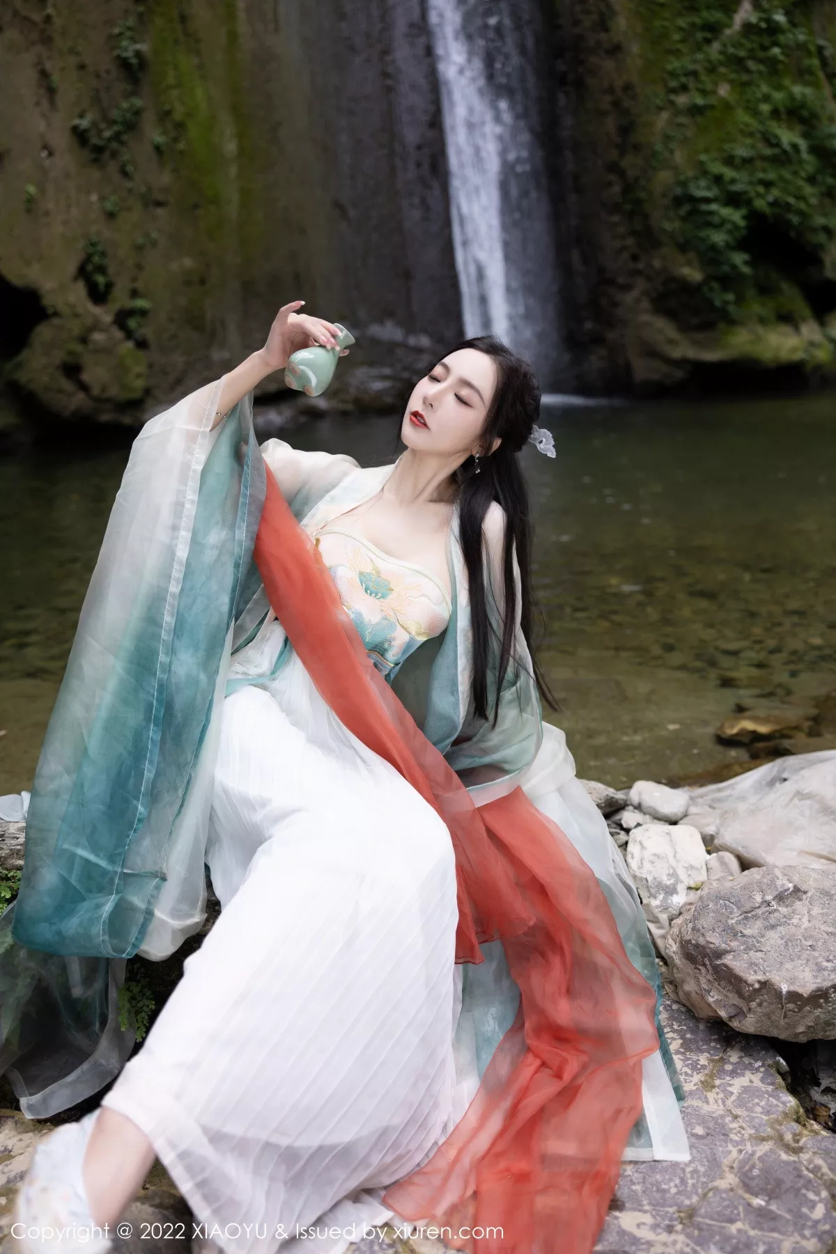 XIAOYU  语画界 Vol.889  王馨瑶yanni 浅色古装户外场景杭州旅拍写真11