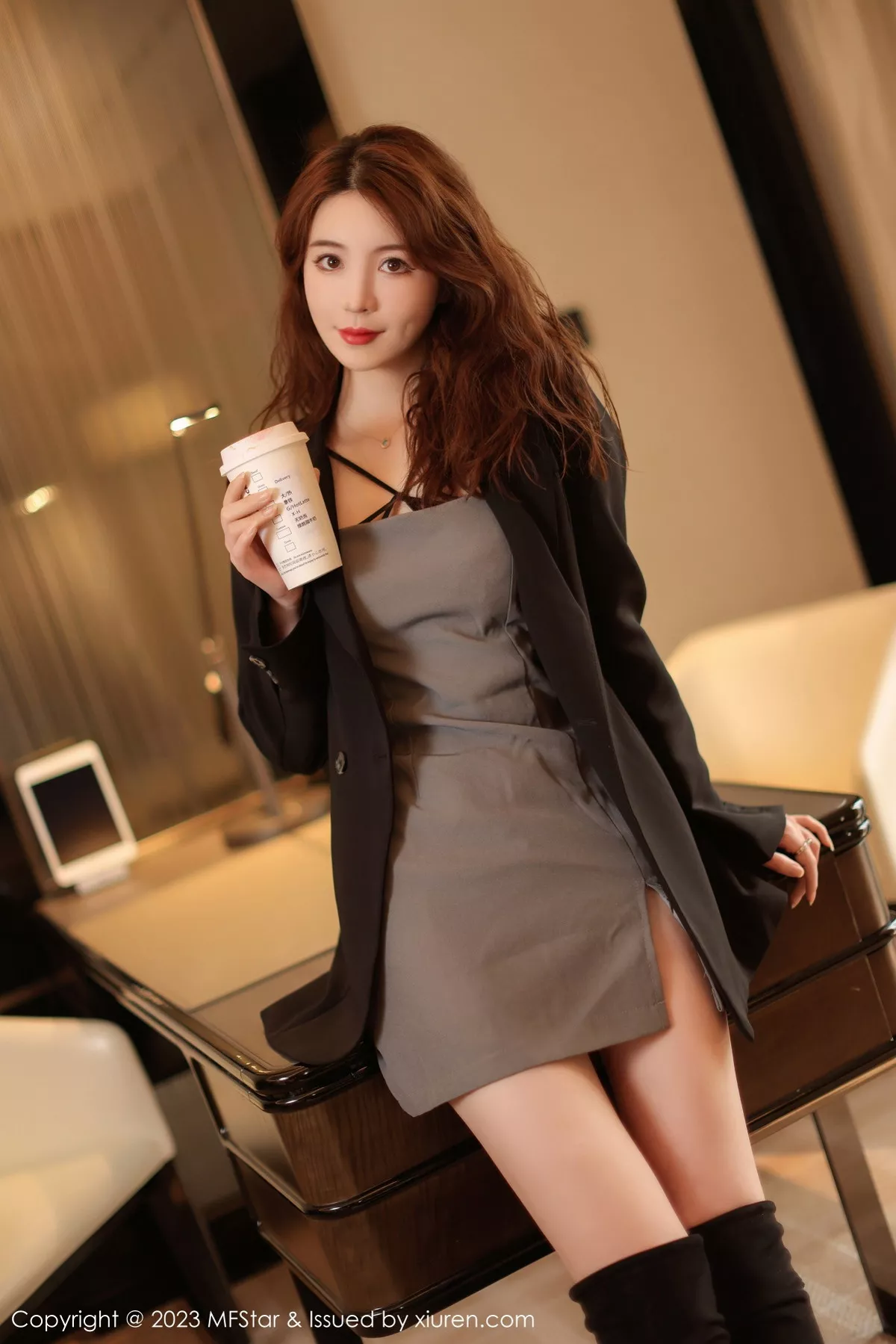 MFStar 模范学院 Vol.589 yoo优优 露肩连衣短裙性感写真