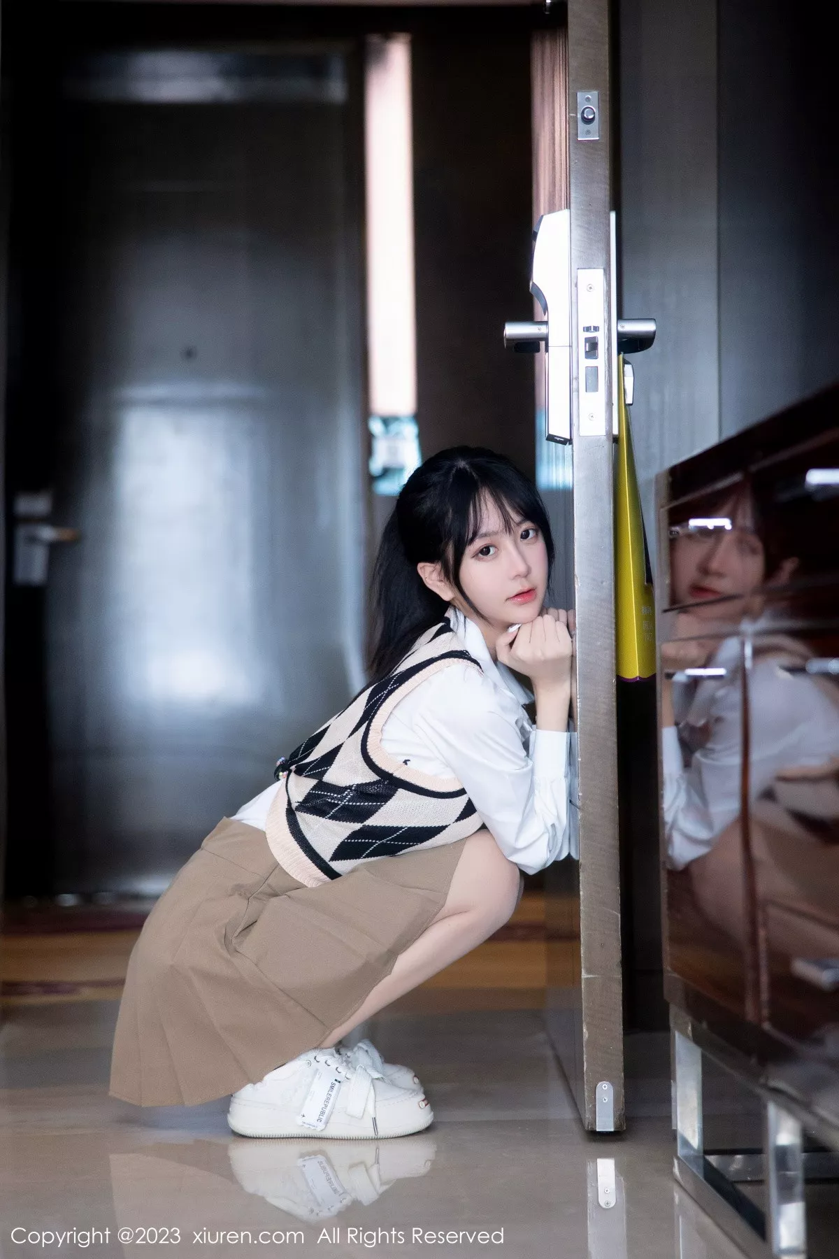 秀人网 谢小蒽 No.6329在线看图，春日蜜语写真集完整呈现清新少女与轻熟风双重魅力