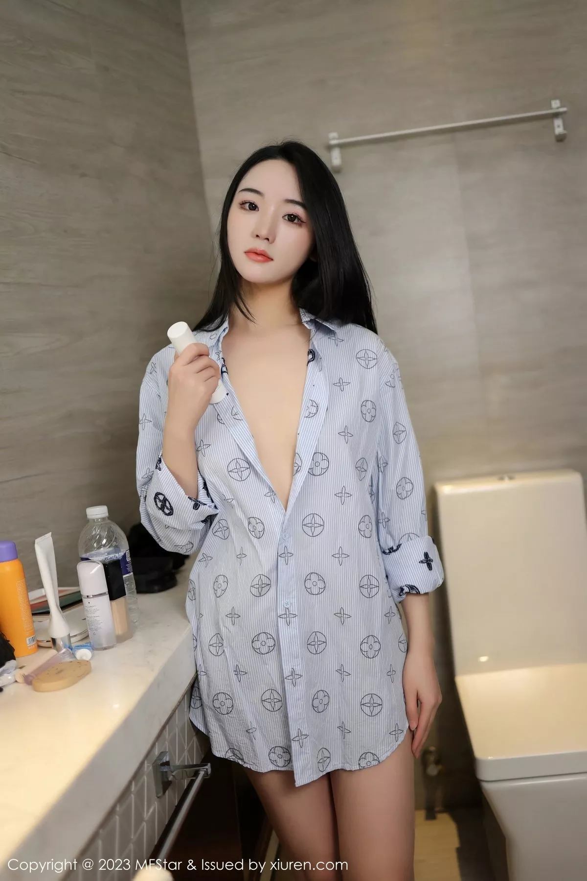 MFStar 模范学院 Vol.595 汐汐爱吃草莓 丰腴美臀第二套写真2