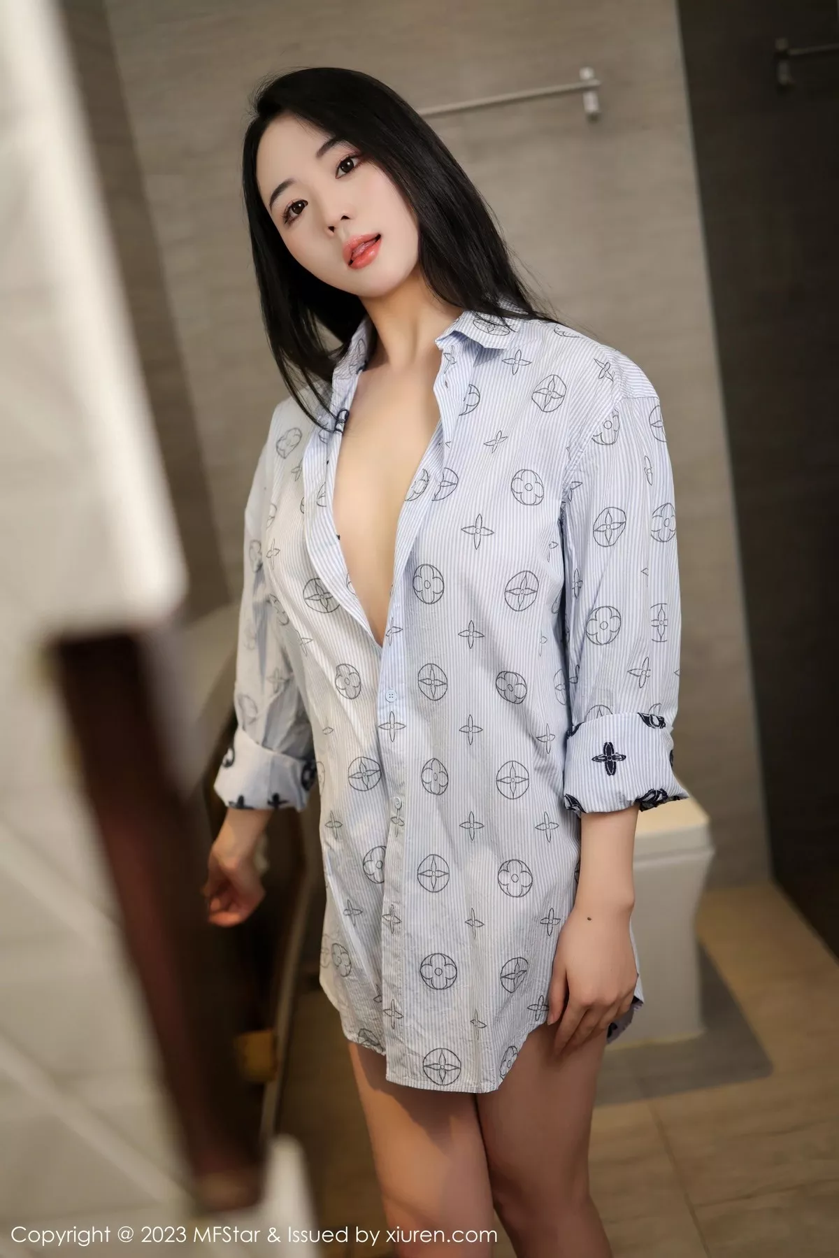 MFStar 模范学院 Vol.595 汐汐爱吃草莓 丰腴美臀第二套写真2