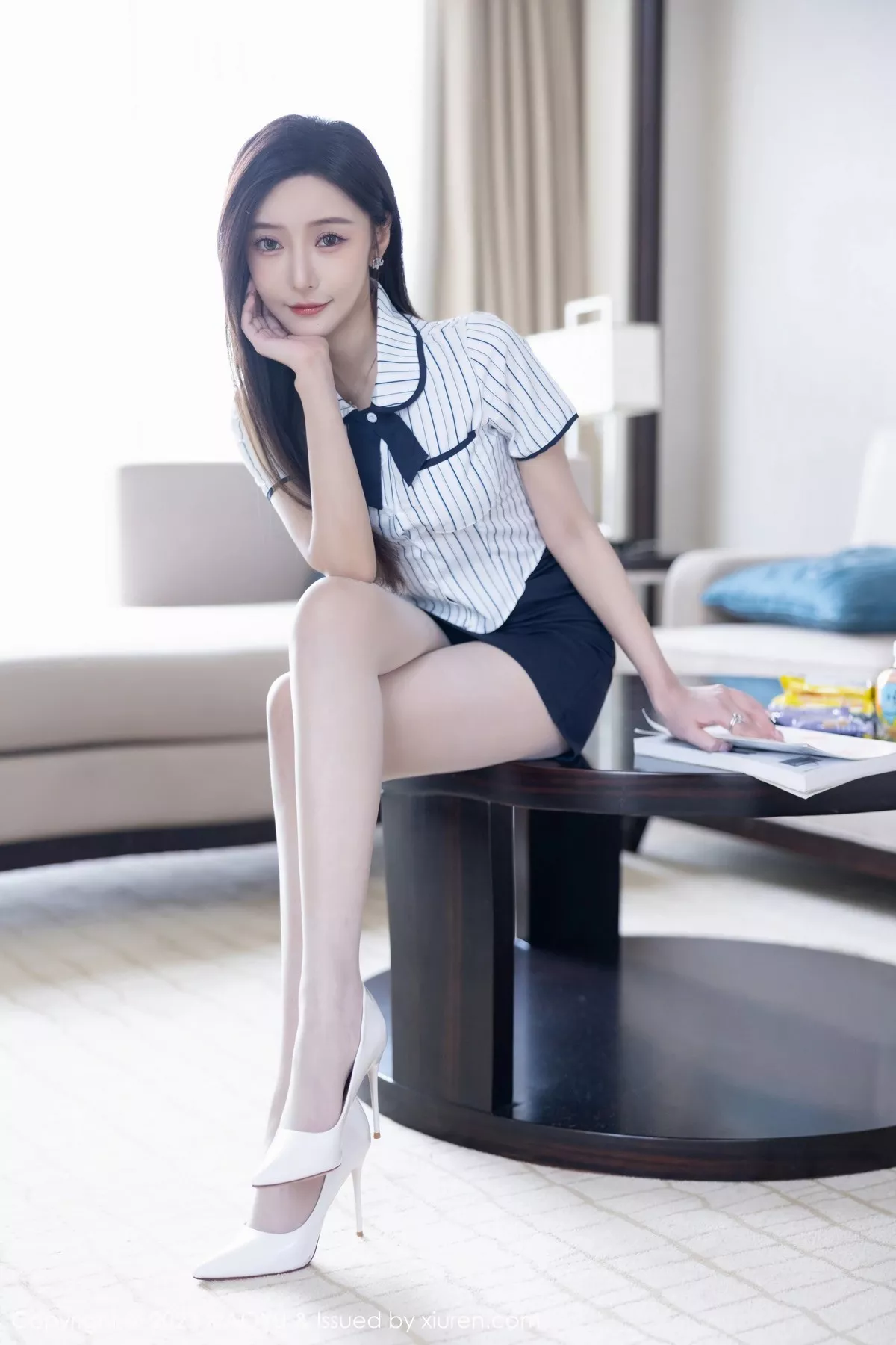 XIAOYU  语画界 Vol.1025  王馨瑶yanni 诱人原色丝袜性感写真