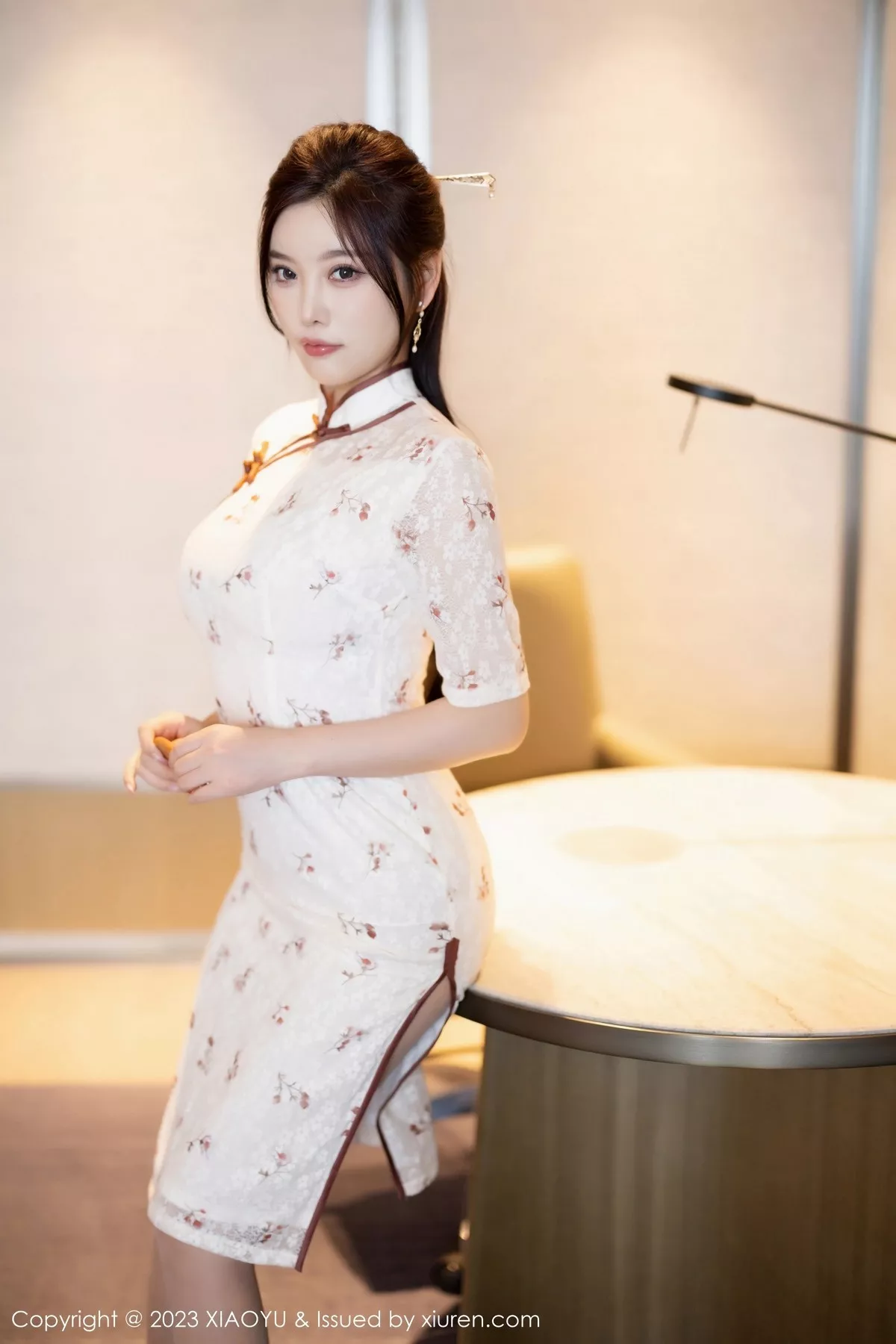 XIAOYU  语画界 Vol.1026  杨晨晨Yome 白色带图案旗袍写真