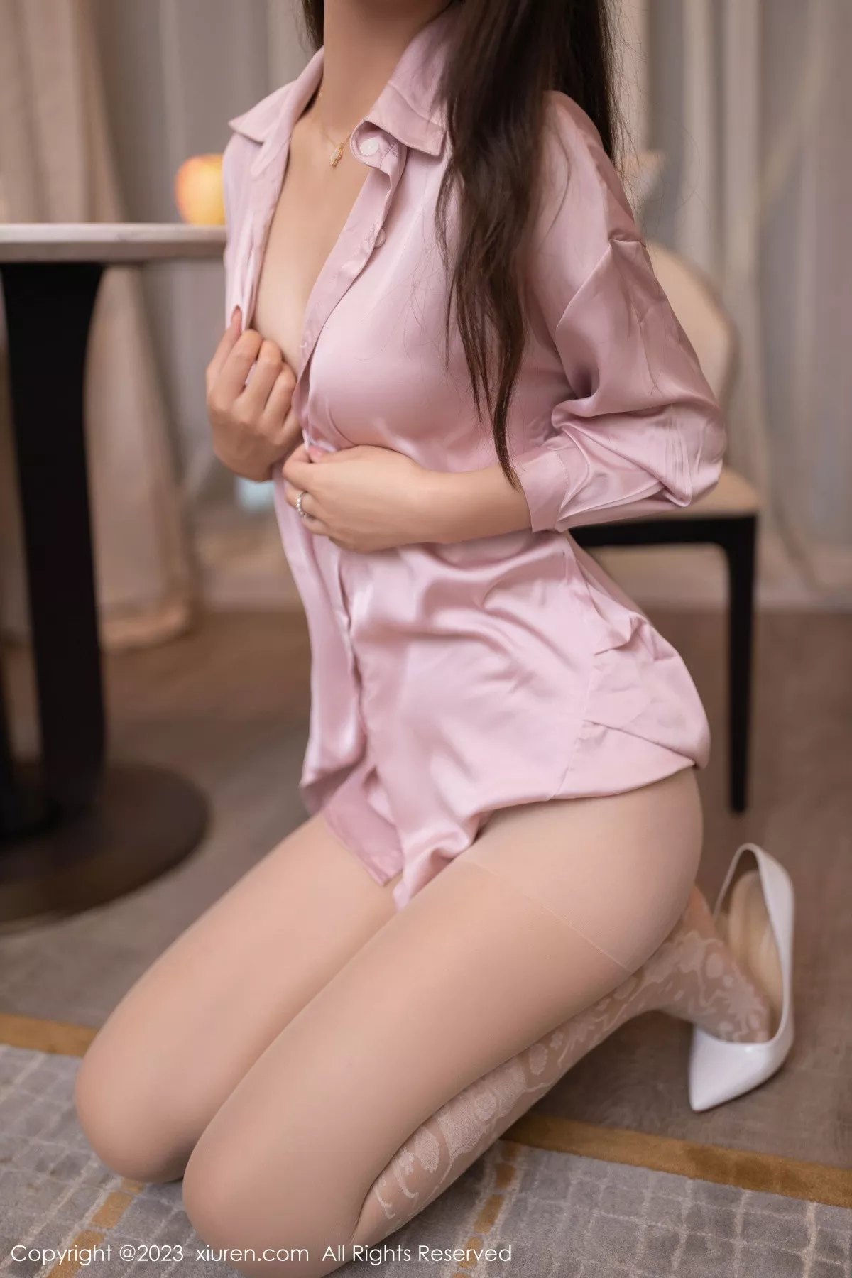 秀人网 唐安琪 No.7726在线看图，清新少女与复古港风交织的视觉盛宴全记录