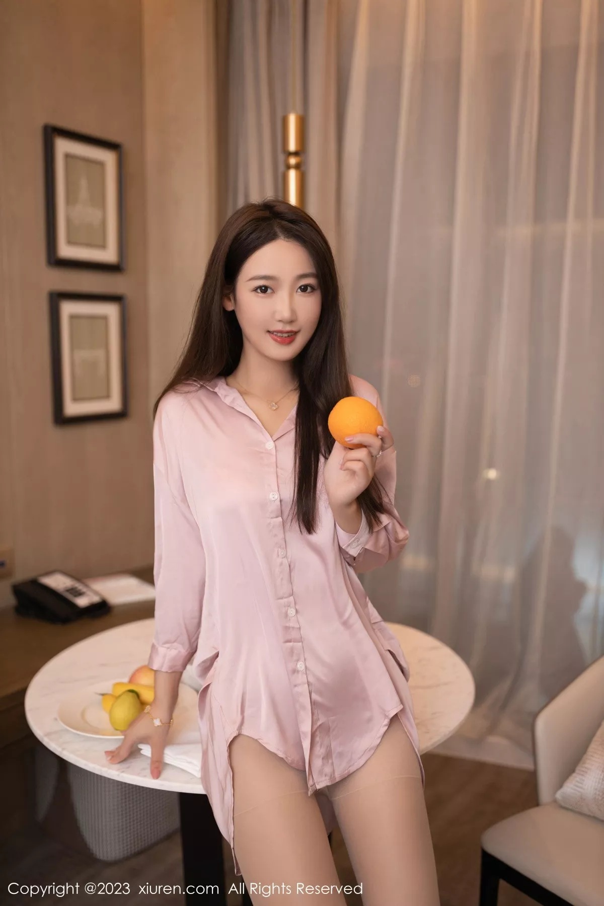 秀人网 唐安琪 No.7726在线看图，清新少女与复古港风交织的视觉盛宴全记录