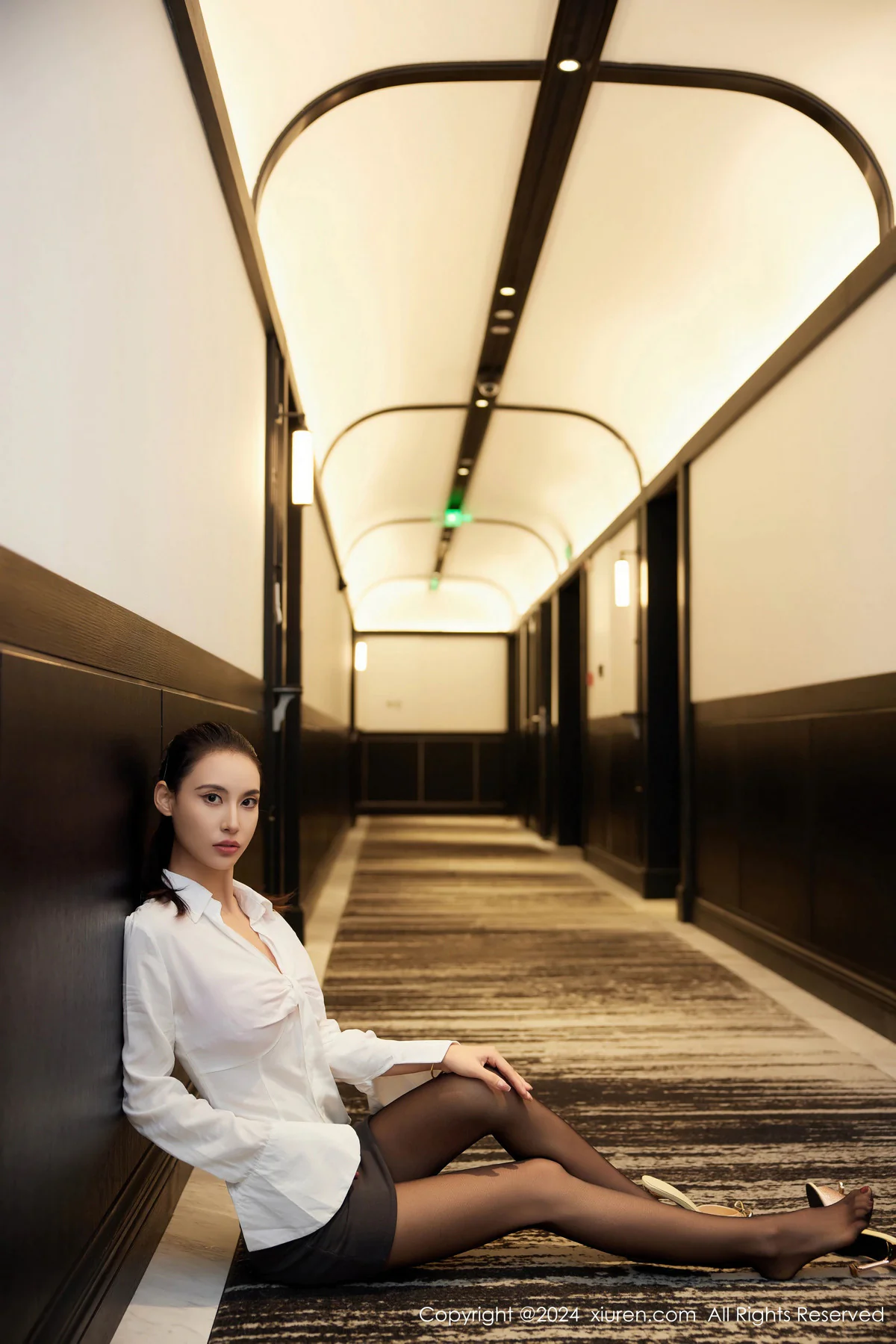 秀人网 lingyu69 No.8828在线看图，清新氧气少女与复古油画双重奏写真摄影全记录