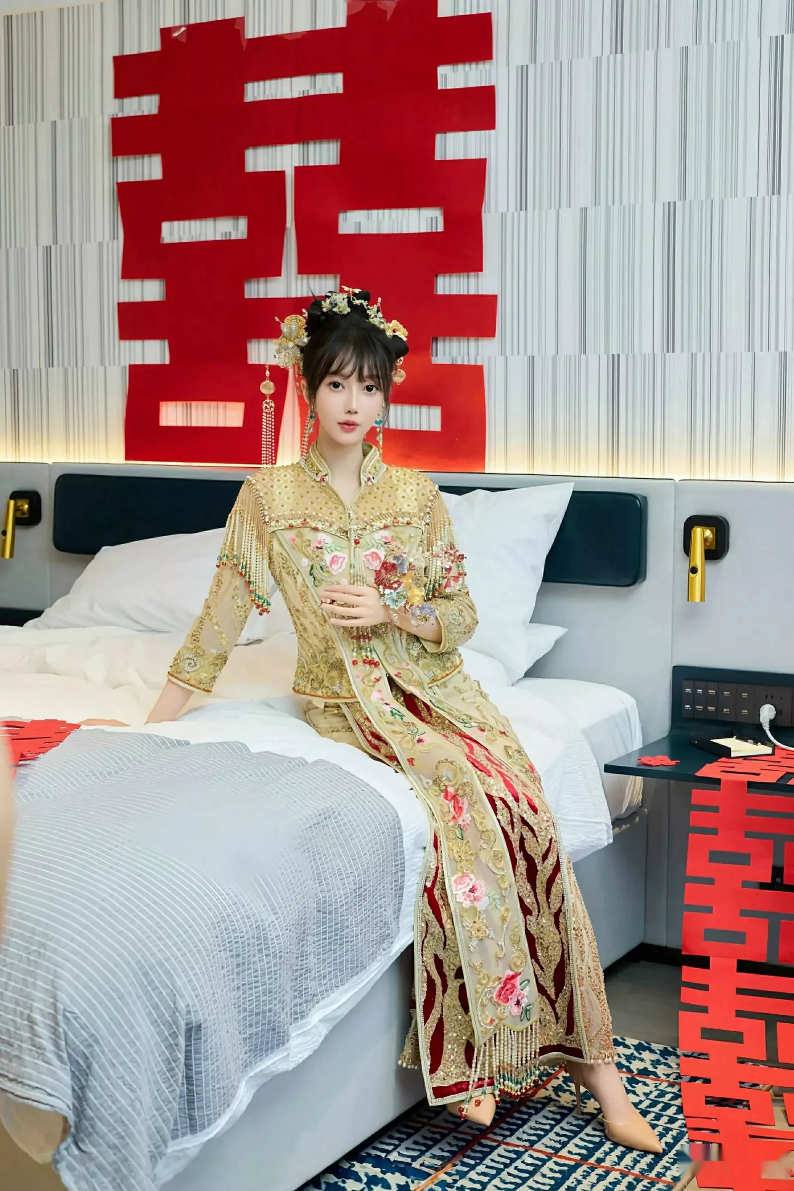 秀人网 玥儿玥er No.10567在线看图，清新少女与复古胶片碰撞出夏日恋曲写真全记录