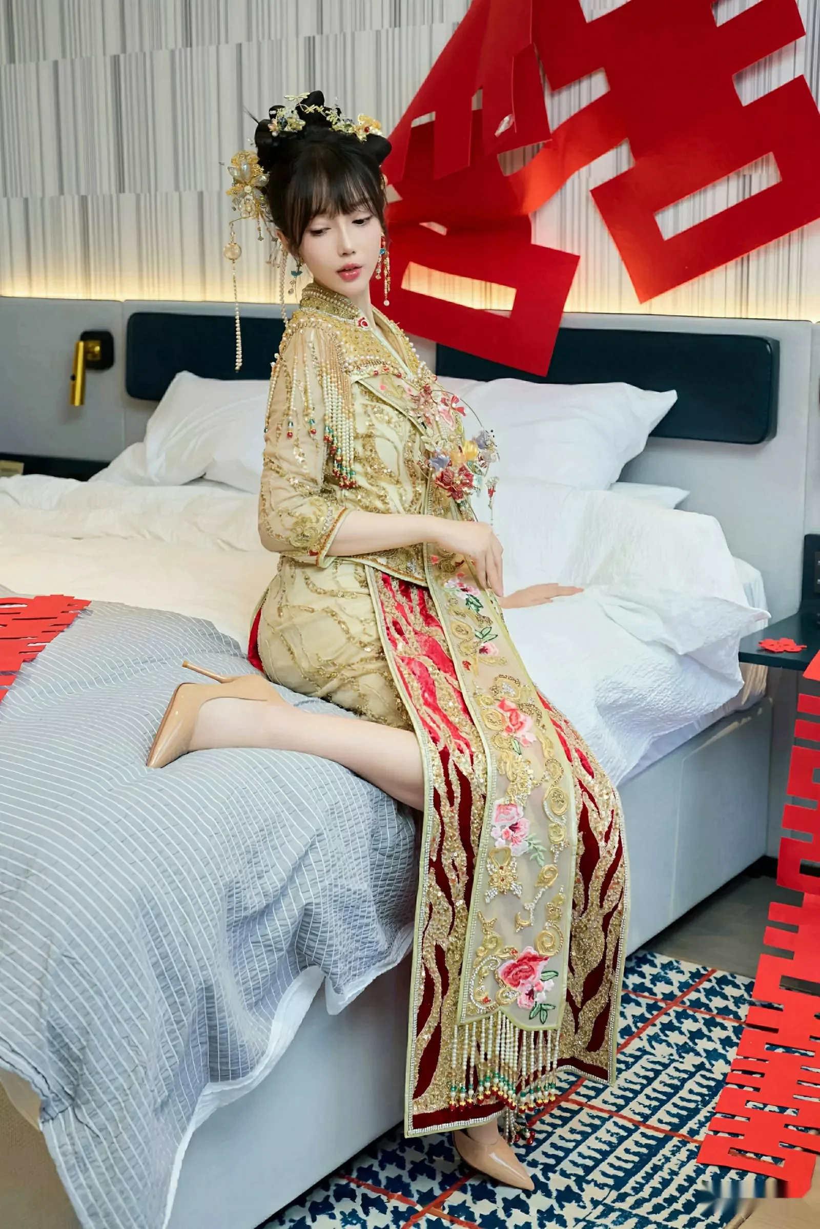 秀人网 玥儿玥er No.10567在线看图，清新少女与复古胶片碰撞出夏日恋曲写真全记录