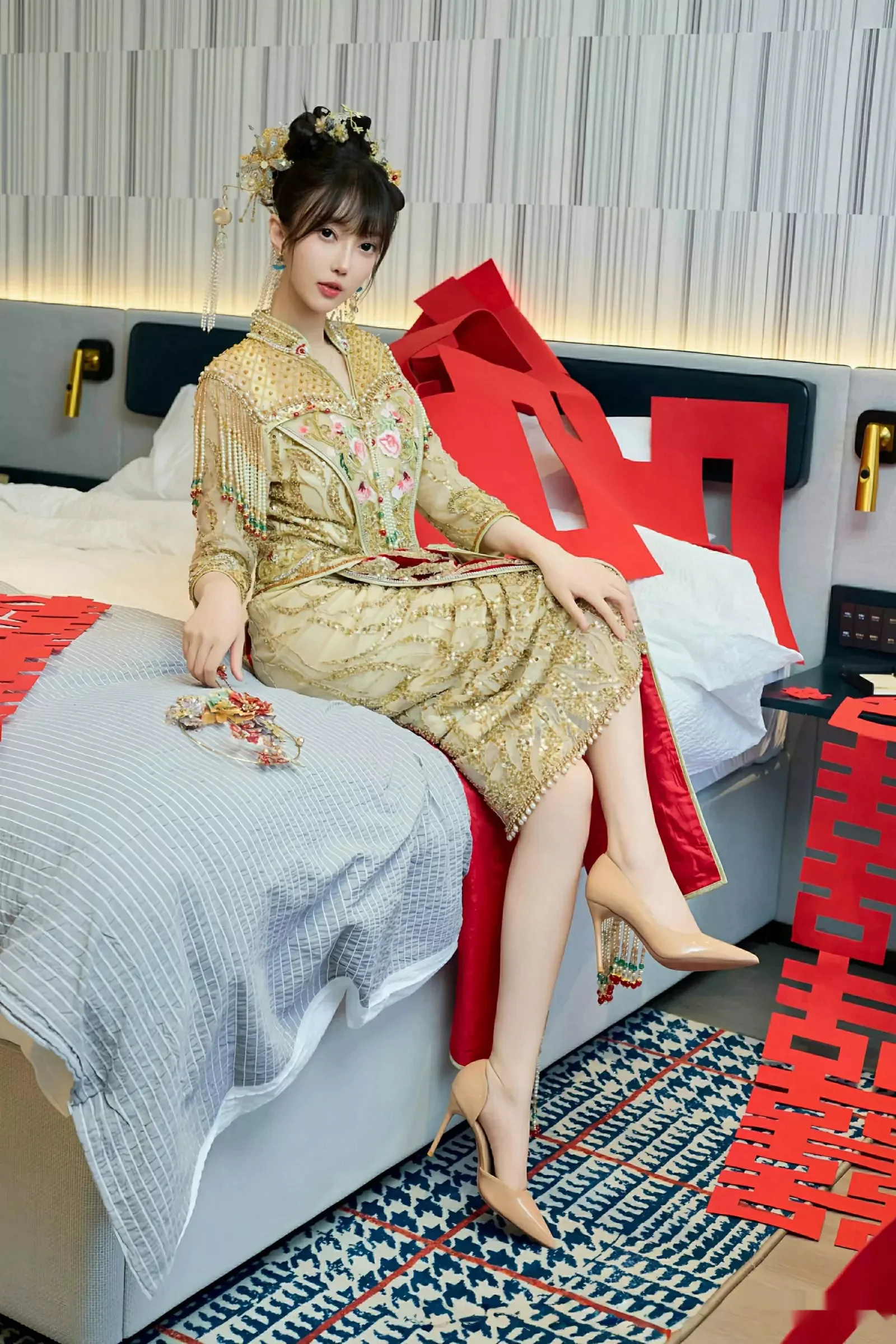 秀人网 玥儿玥er No.10567在线看图，清新少女与复古胶片碰撞出夏日恋曲写真全记录