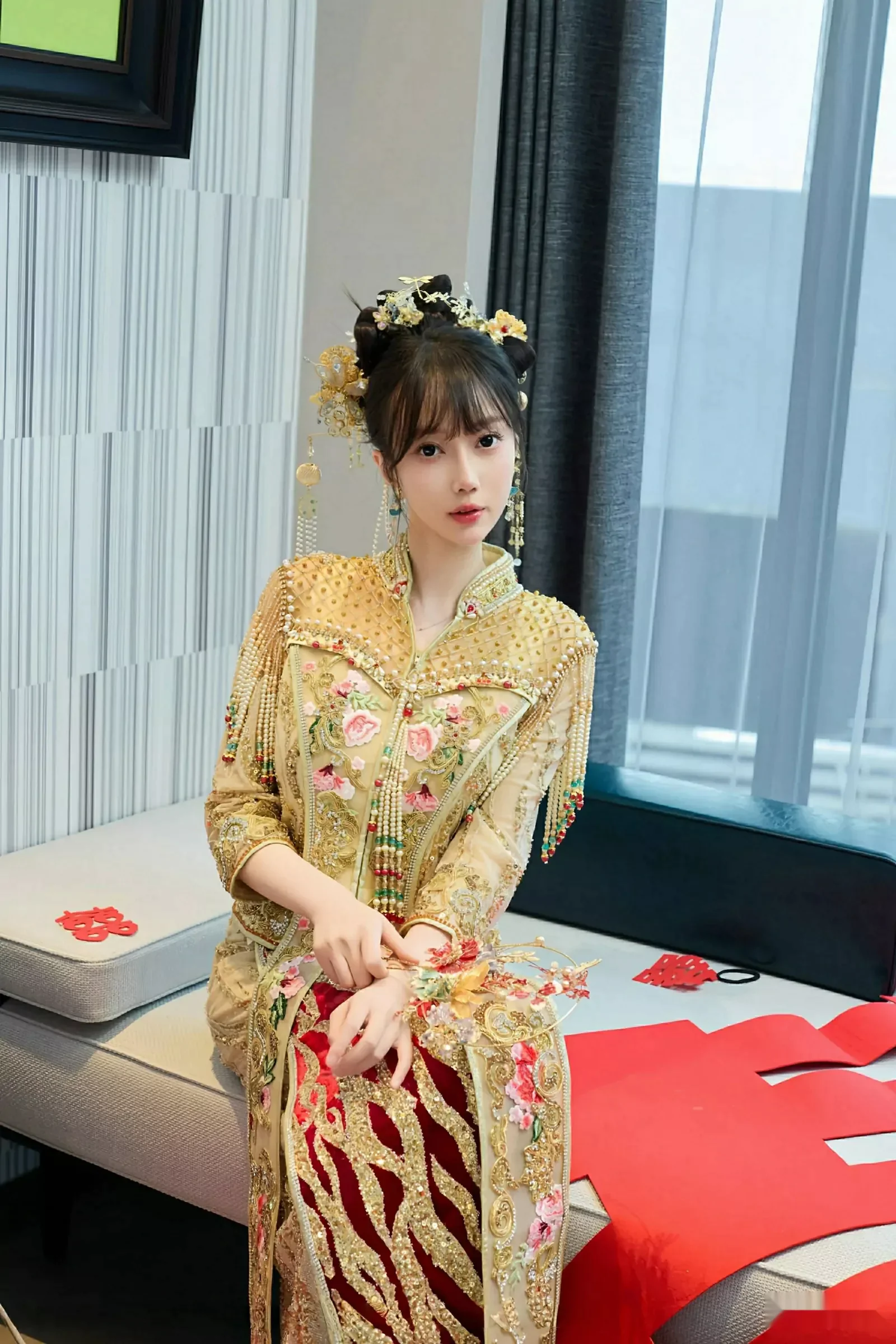 秀人网 玥儿玥er No.10567在线看图，清新少女与复古胶片碰撞出夏日恋曲写真全记录