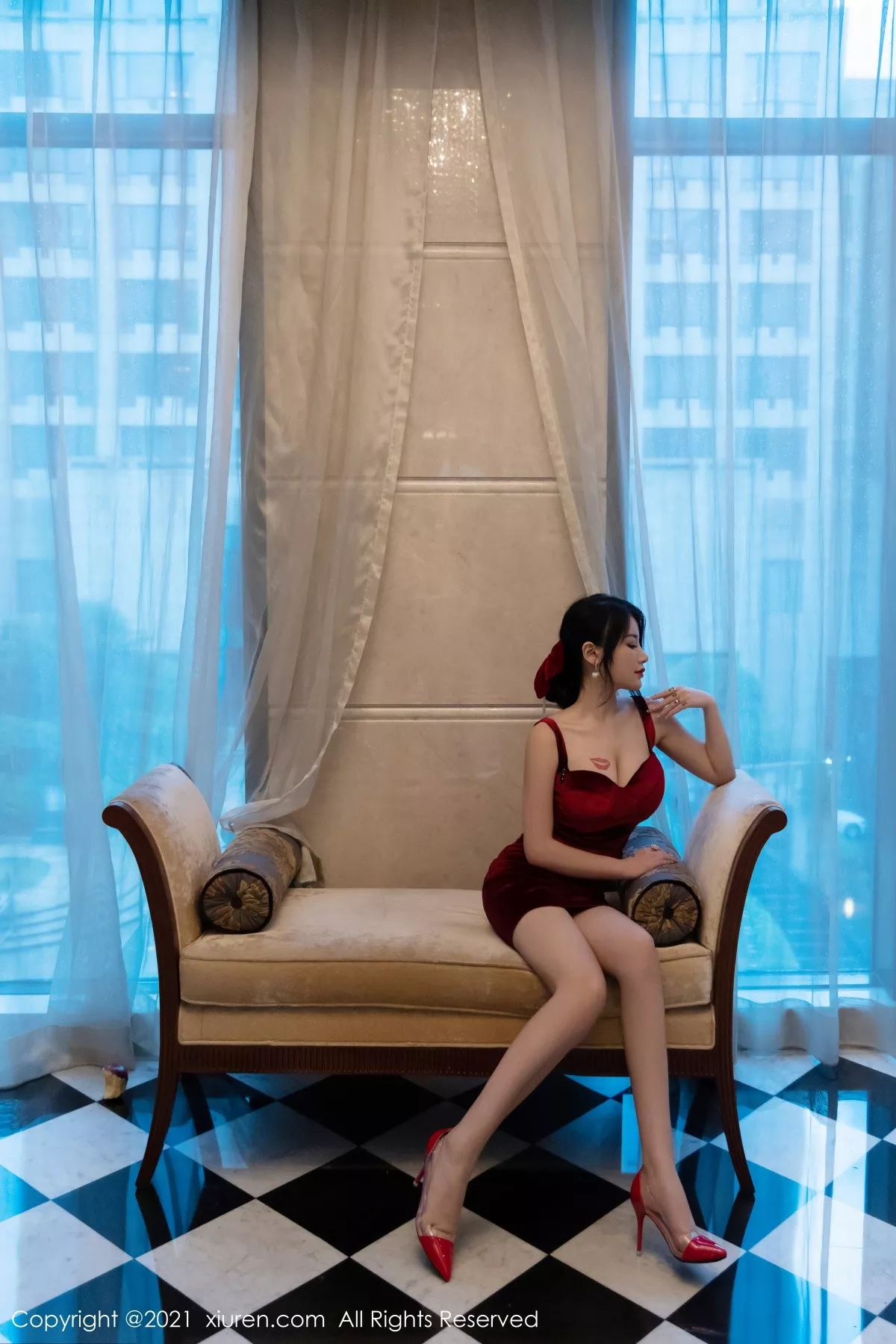 秀人网 美七Mia No.3681在线看图,清新少女与复古胶片交织的夏日写真全记录 秀人网 美七Mia No.3681在线看图,清新少女与复古胶片交织的夏日写真全记录