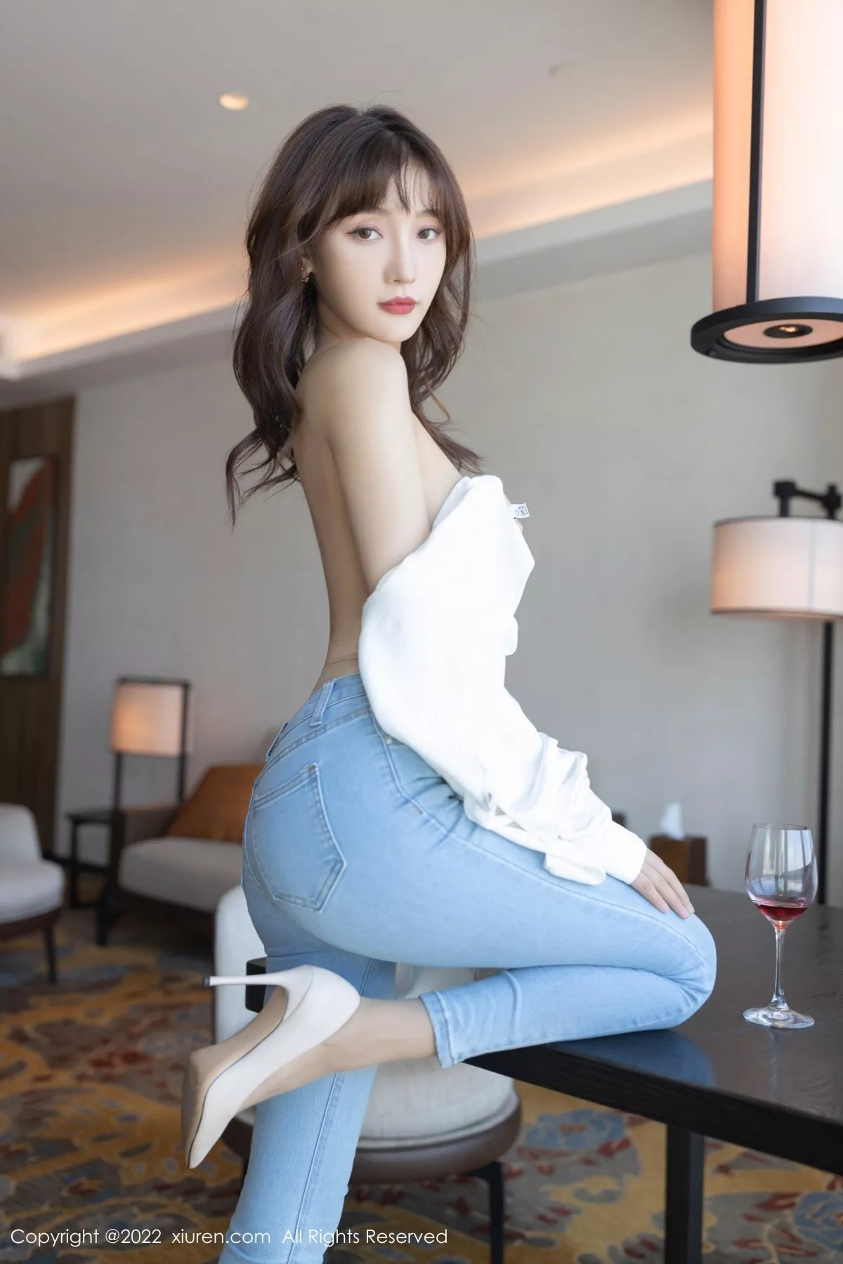 秀人网 陆萱萱 No.4425在线看图，清新少女与复古油画双重奏鸣曲写真摄影全记录