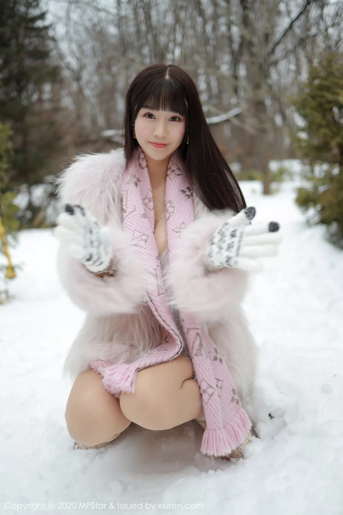 MFStar 模范学院 Vol.271 蕾丝内衣网袜 朱可儿Flower 北海道旅拍写真