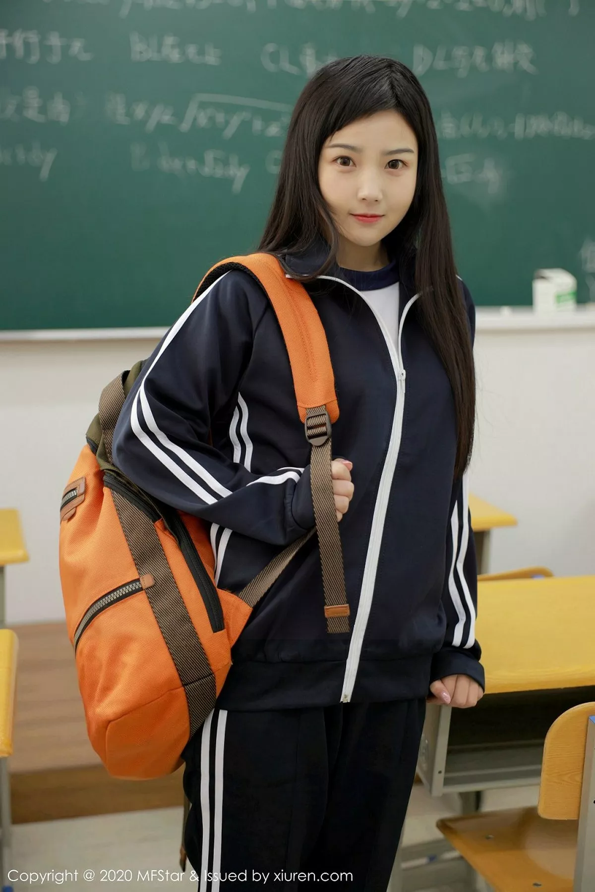 MFStar 模范学院 Vol.273 童颜巨乳 徐微微mia  学生制服写真