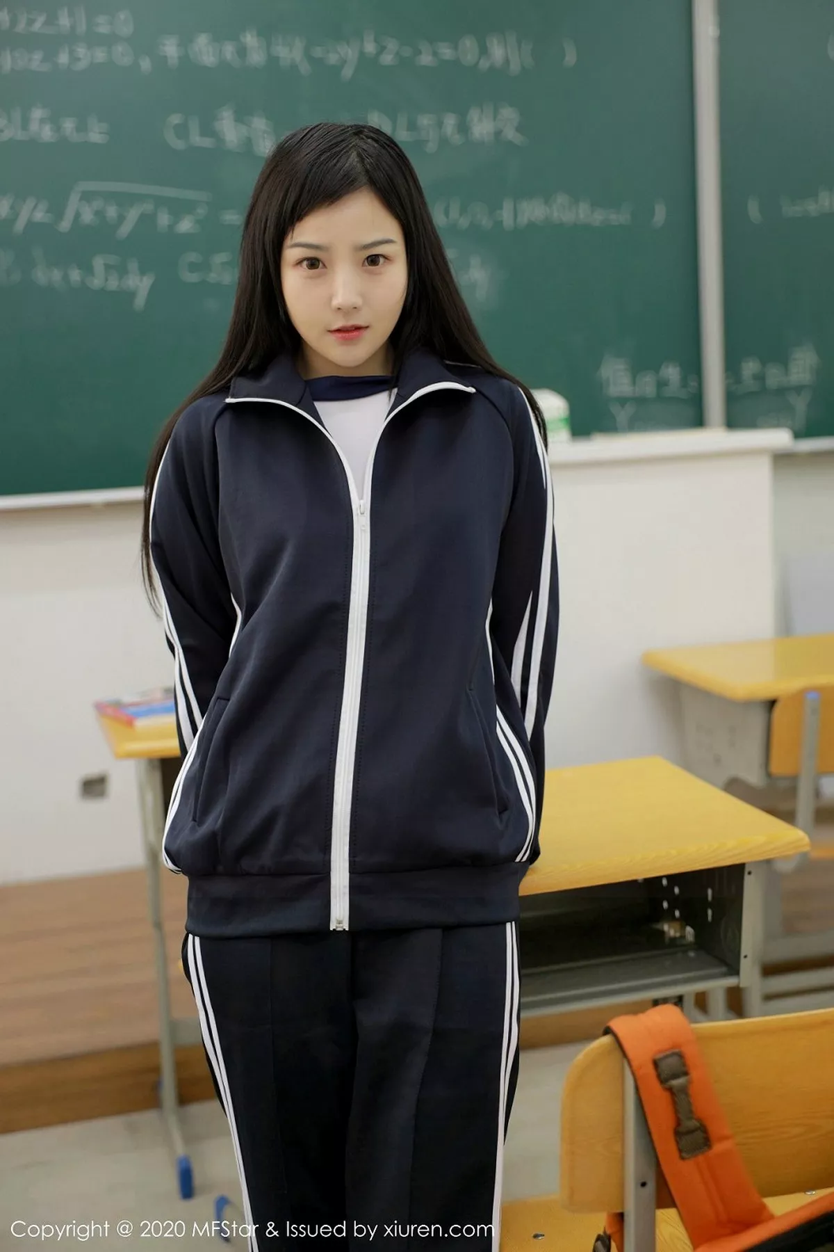 MFStar 模范学院 Vol.273 童颜巨乳 徐微微mia  学生制服写真