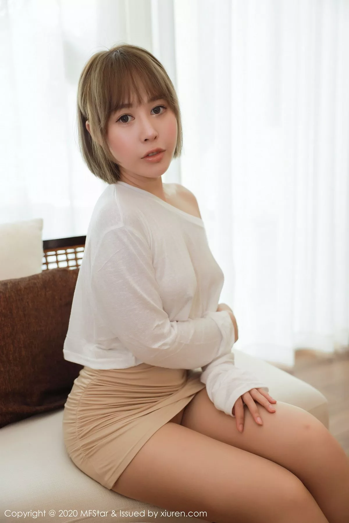 MFStar 模范学院 Vol.329  夏天Sienna 短裙之下丝袜三亚旅拍写真