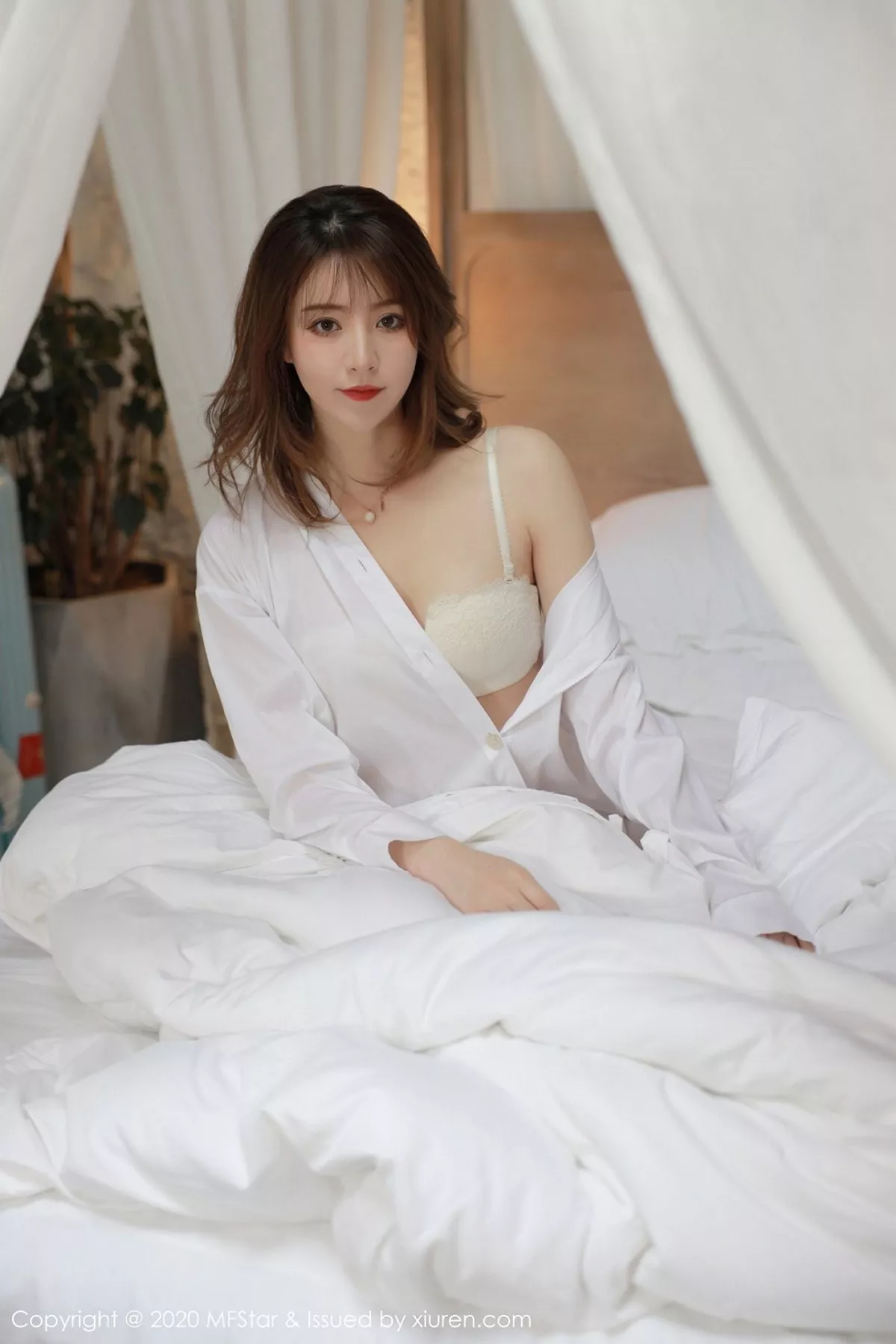 MFStar 模范学院 Vol.369  yoo优优 白色短裙妩媚动人