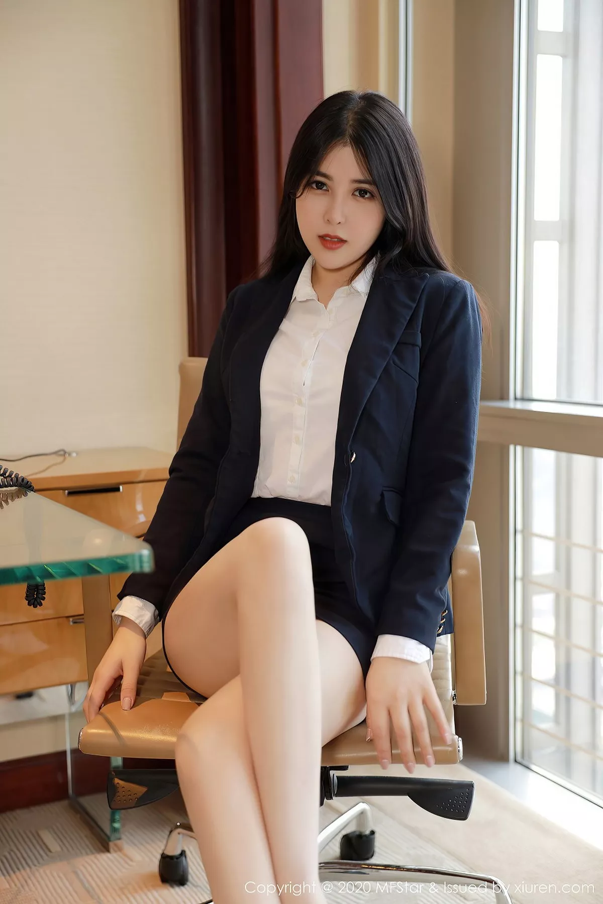 MFStar 模范学院 Vol.385  韩静安 职场秘书雪白肌肤