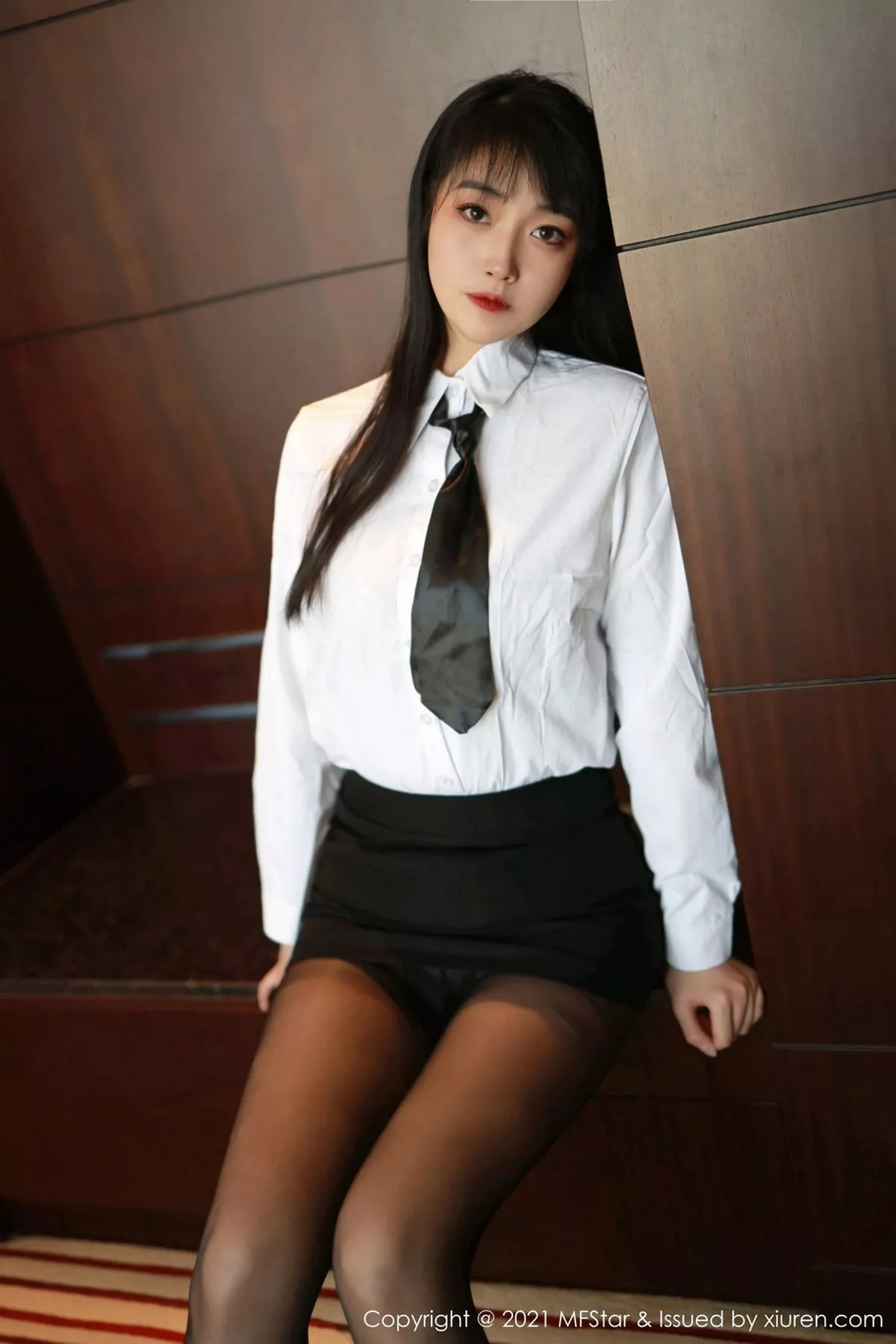 MFStar 模范学院 Vol.449   新人首套写真 锅包又you白衬衫黑丝
