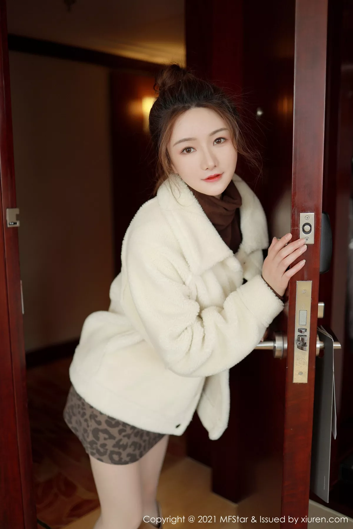 MFStar 模范学院 Vol.465   肉丝翘臀 婠婠么 都市ol新人模特