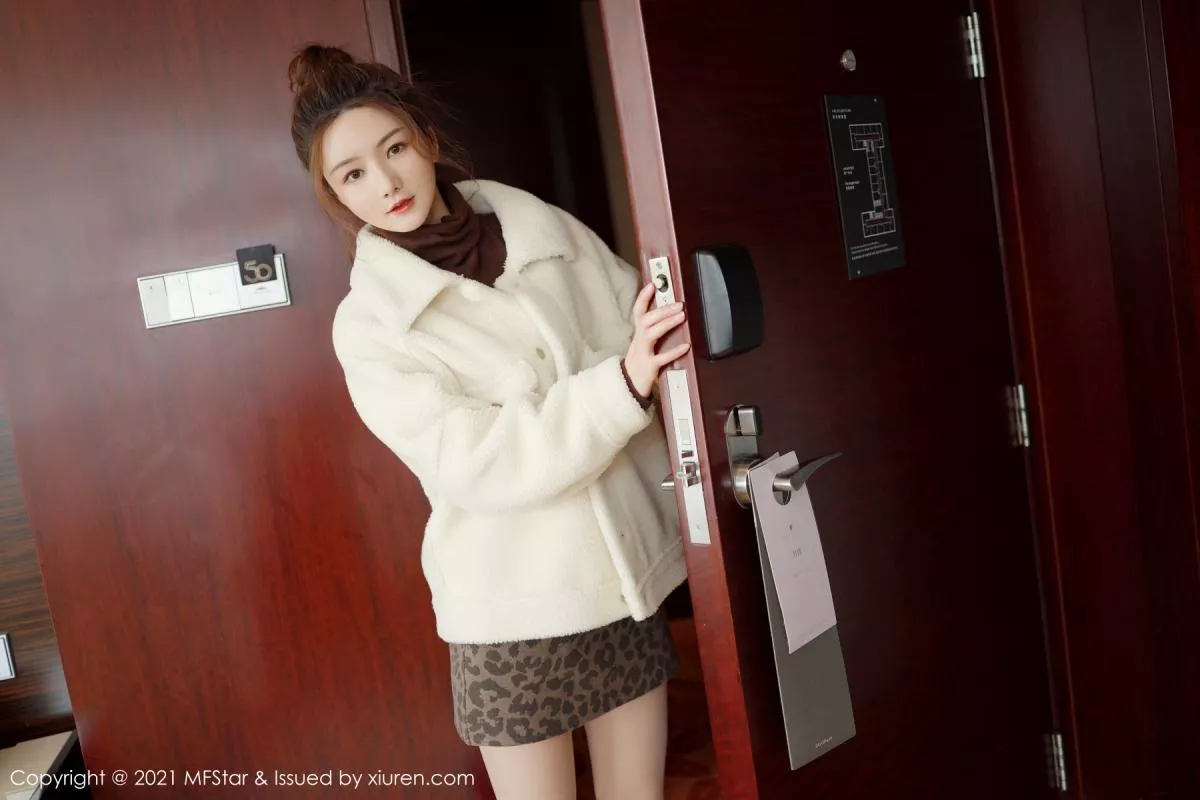 MFStar 模范学院 Vol.465   肉丝翘臀 婠婠么 都市ol新人模特