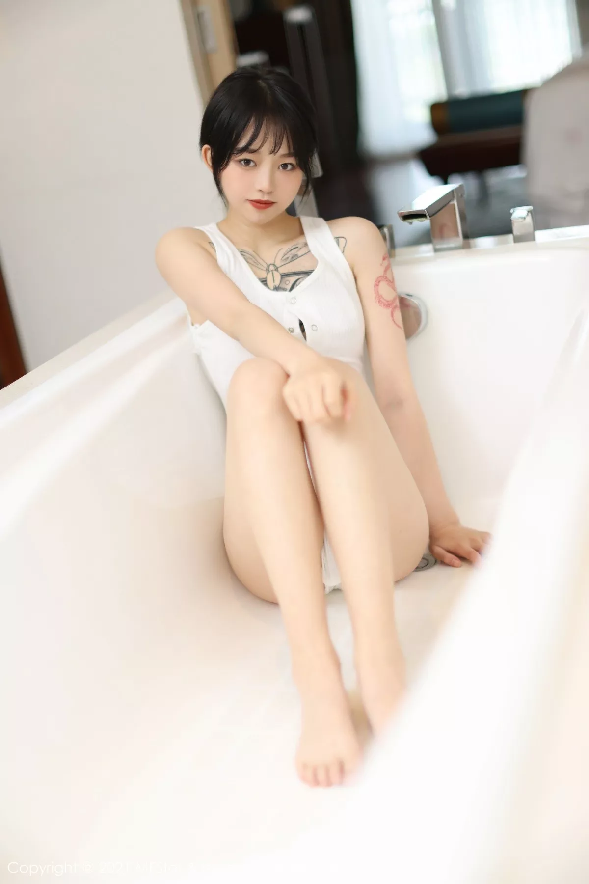 MFStar 模范学院 Vol.496 浴室浴缸妩媚 奶瓶子 丽江旅拍写真