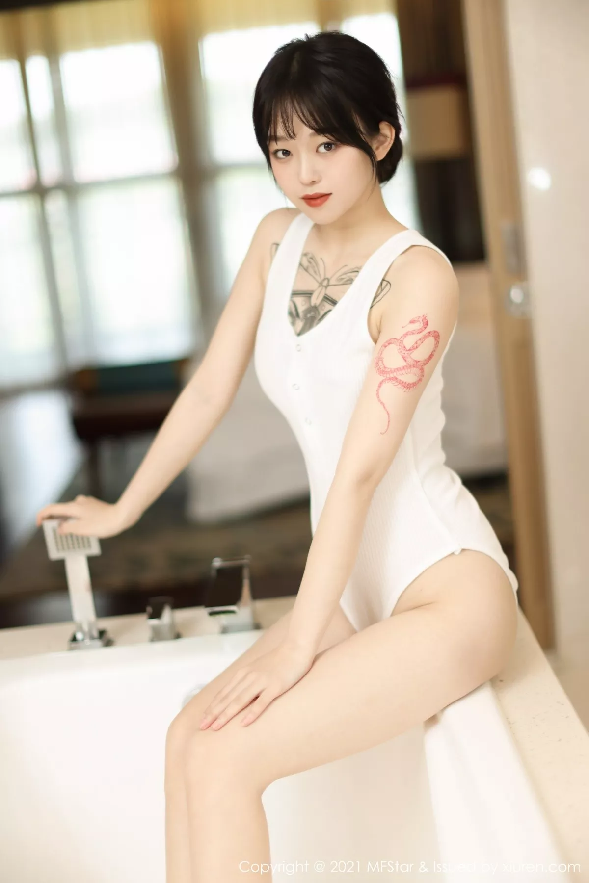 MFStar 模范学院 Vol.496 浴室浴缸妩媚 奶瓶子 丽江旅拍写真
