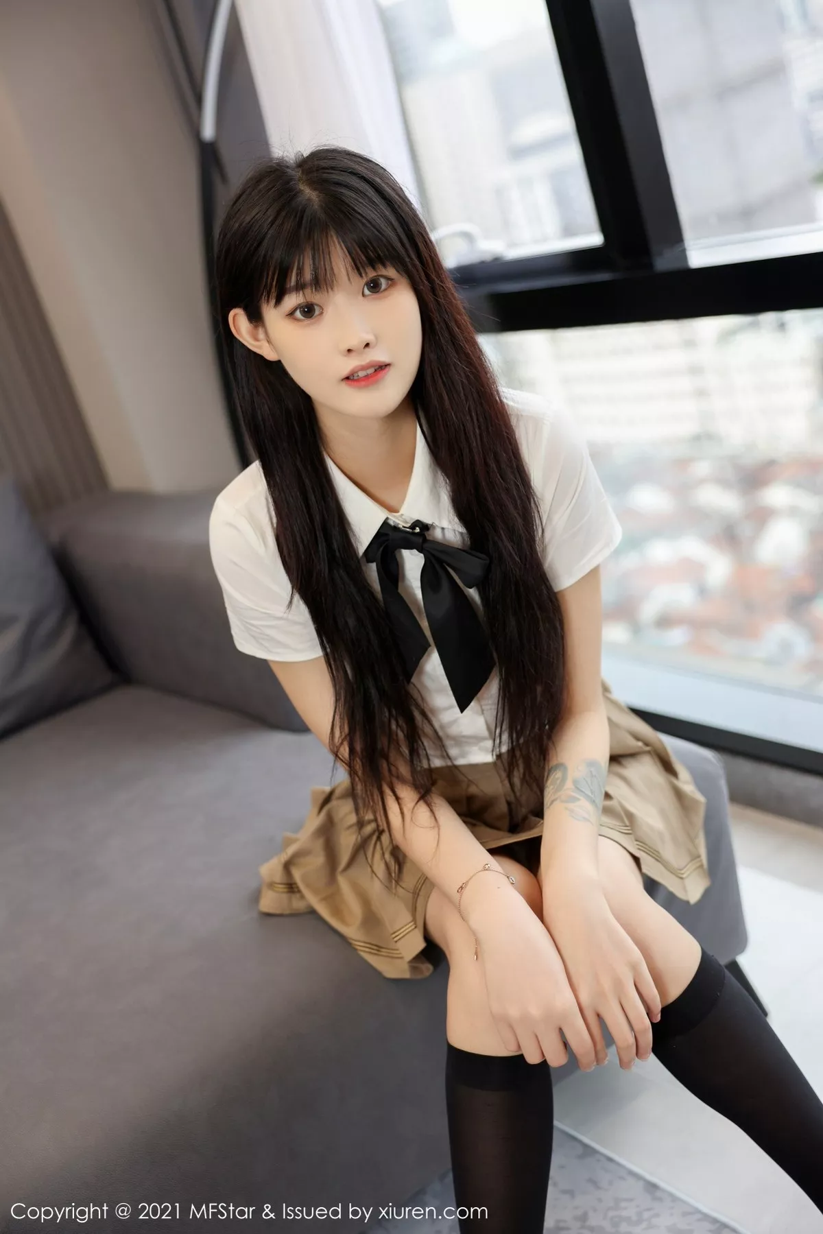 MFStar 模范学院 Vol.546 新人模特白T黑丝 77qiqi 第四套写真