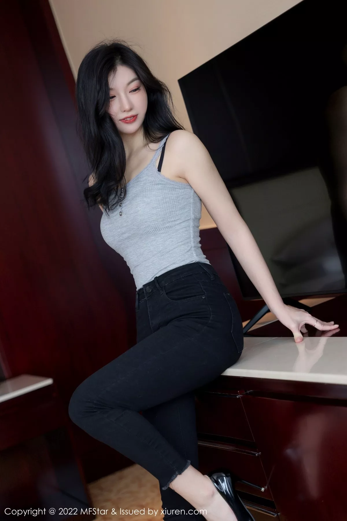 MFStar 模范学院 Vol.557 黑色内衣 人间荒糖 性感写真