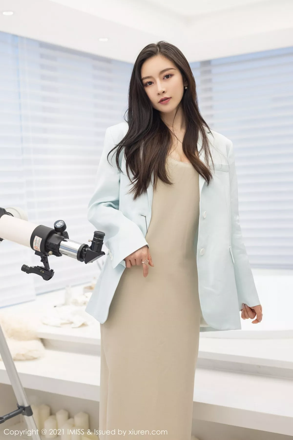 IMiss 爱蜜社 Vol.601 碎花与蕾丝内衣 Vanessa 气质美女写真3