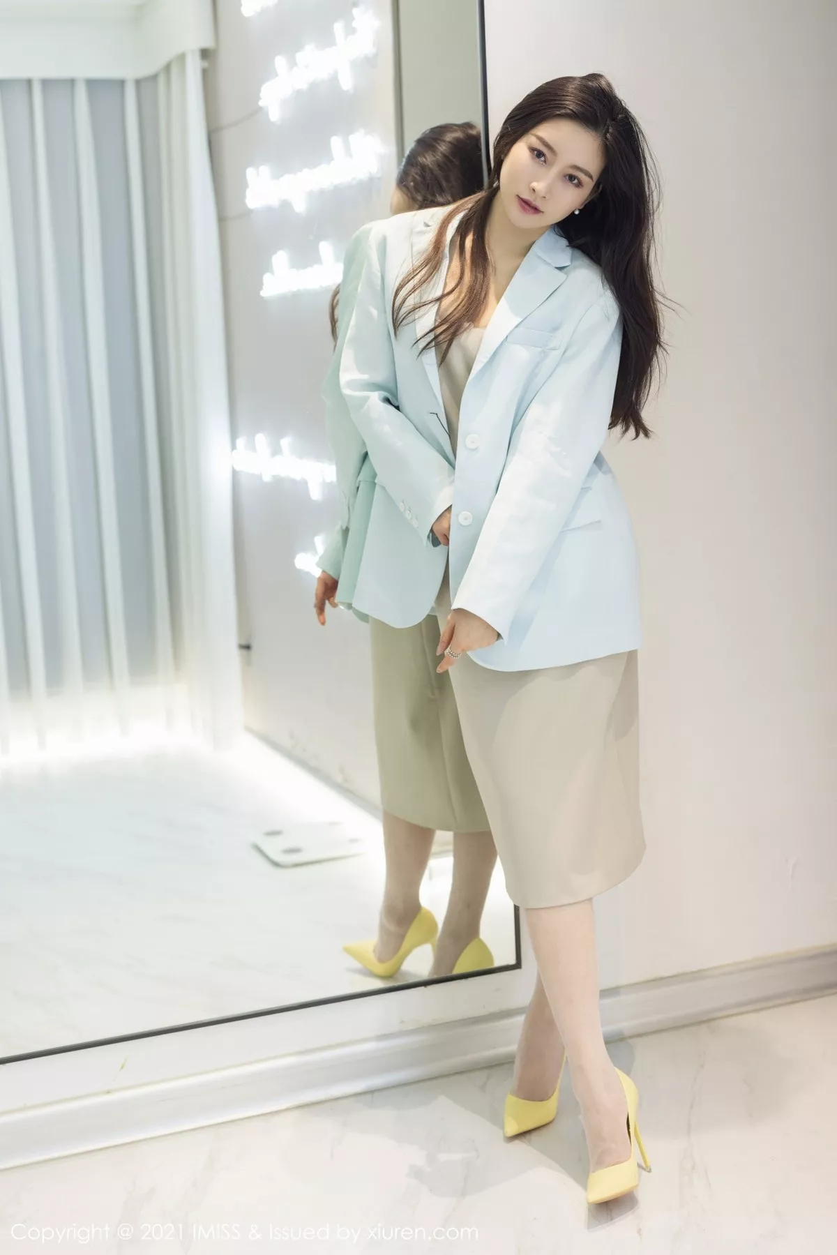 IMiss 爱蜜社 Vol.601 碎花与蕾丝内衣 Vanessa 气质美女写真3