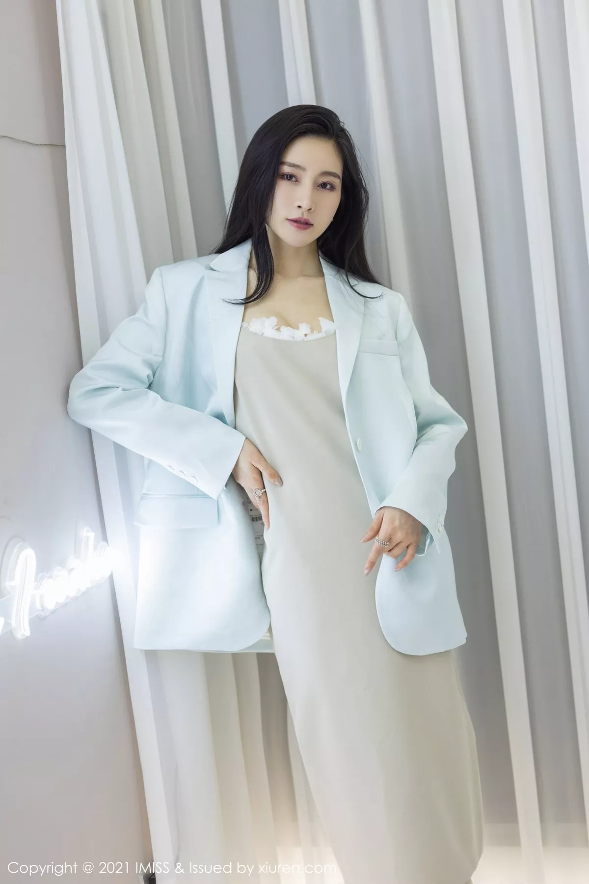 IMiss 爱蜜社 Vol.601 碎花与蕾丝内衣 Vanessa 气质美女写真3